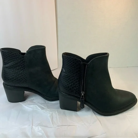 Clarks Linnae Way Black Ankle leather Boots Size 8.5
New without the box - Picture 3 of 16
